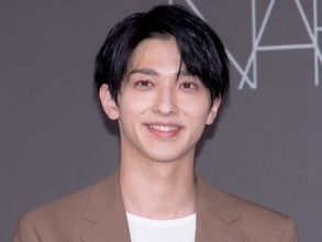横浜流星、撮影の合間も水墨画の練習　真剣な眼差しに「かっこいい」の声