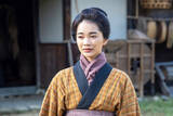 「明日の『風、薫る』“りん”見上愛、鹿鳴館の華“捨松”多部未華子と出会う」の画像1