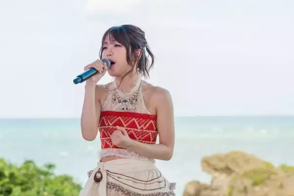 ME:I TSUZUMI、沖縄で『モアナ』楽曲を生歌唱！　高校生と“1日限り”の特別パフォーマンスを披露