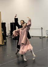 井桁弘恵、バレエダンサーと心寄り添わせ熱演！ 『SWAN -Ballet cross Reading-』稽古場リポート