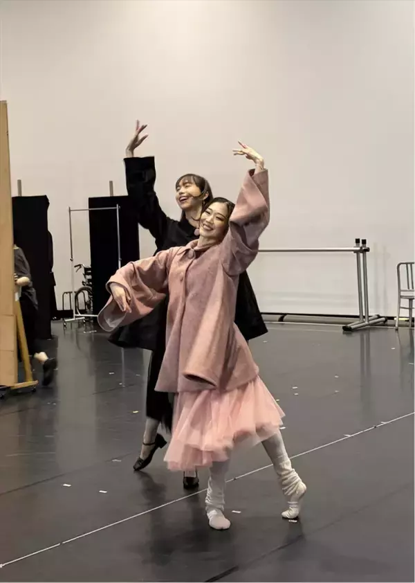 井桁弘恵、バレエダンサーと心寄り添わせ熱演！ 『SWAN -Ballet cross Reading-』稽古場リポート