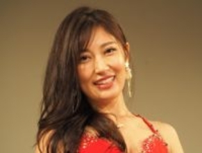 熊田曜子が44歳、水着姿に全身網タイツ姿も　抜群プロポーションイッキ見！