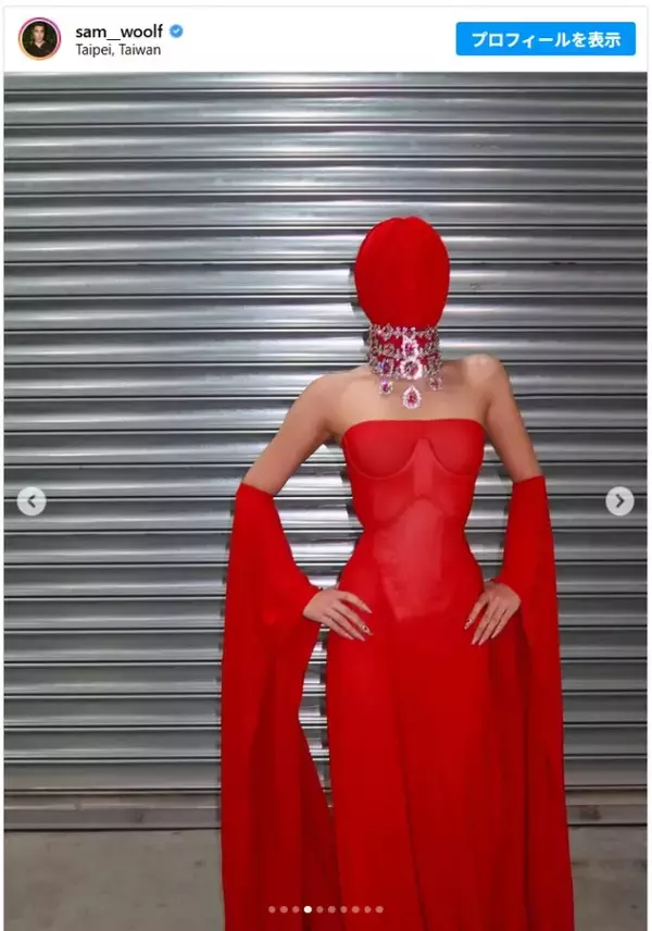 BLACKPINKジェニー、キム・カーダシアンも着た衝撃顔カバールックを披露