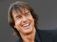 踊るトム・クルーズ！　オスカー名誉賞デビー・アレンとノリノリでダンスする姿をキャッチ