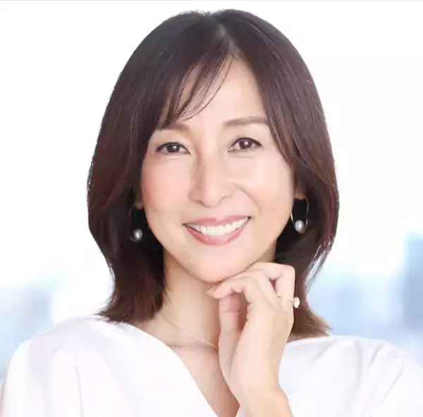 伝説のグラビアクイーン・かとうれいこ56歳、シースルーで美スタイル全開！　絶賛の声集まる