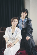 江本純子×鈴木みのり、マイノリティが安心して観られる作品を目指して──『真夜中に寂しくなったときに観たい演劇』