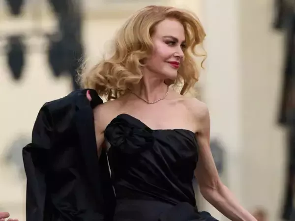 ニコール・キッドマン、『ムーラン・ルージュ』のオリジナル衣装を身に着けたケンダル・ジェンナーとコラボ