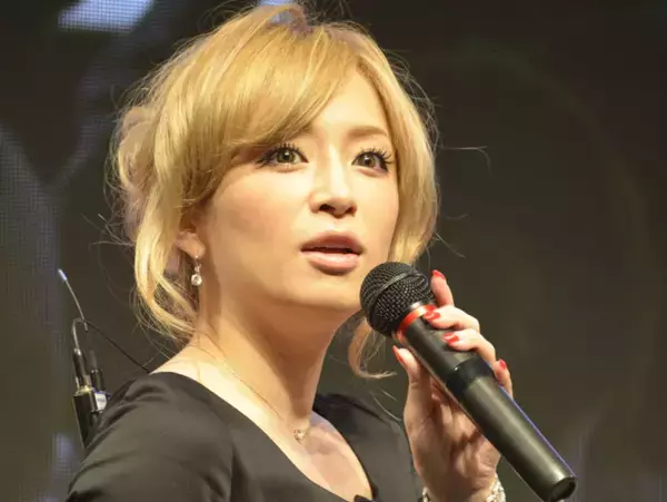 浜崎あゆみ、肩のタトゥーがチラリ　汗だくでツアーリハに挑む姿にファン感動