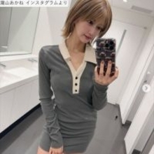 171cm“人気ABEMAアナウンサー”、タイトなミニ丈姿が「スタイル抜群」「最高」「美人すぎる」と絶賛の声