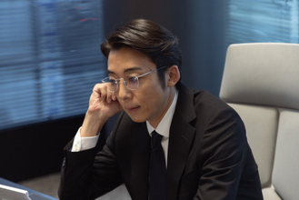 『リボーン』“もう1人の光誠”高橋一生、意味深な表情で絶句　ネット騒然「なんだ…？」「入れ替わってたりする？」
