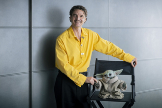 ペドロ・パスカル、『マンダロリアン』シーズン3は“声だけ”で出演　映画で久しぶりにアーマー着用