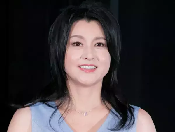 藤原紀香54歳、ショーパンで美スタイル全開　「脚が細くて長くて綺麗」「素敵」「若々しい」とネット衝撃