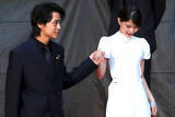 「高橋海人、シックなスーツ姿で芳根京子をエスコート＜第38回東京国際映画祭＞」の画像1