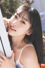 “黒猫フェイス美女”、柔軟美ボディで魅せる最新デジタル写真集