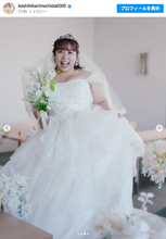 結婚電撃発表の女性芸人、ウエディングフォト公開「私らしくお仕事頑張って米ります」