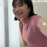 「45歳美女タレント、ピンクのノースリーブ姿で抜群スタイル全開！　「可愛すぎる」　2002年のCMで大ブレイク」の画像1