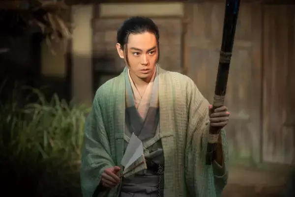 『豊臣兄弟！』菅田将暉、天才軍師役で登場　“小一郎”仲野太賀との対面シーンに反響「ヌルッと出てきた」「陰キャっぽい」