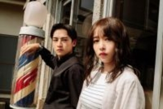 映画『死神バーバー』岡部大、平井亜門ら18名の追加キャストが発表　場面写真も解禁に