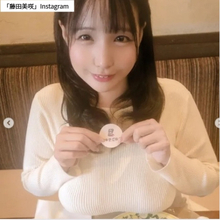 茨城の“ご当地新人女子アナ”、タイトなニット姿に「スタイル抜群」「横向いてる姿すごい」の声