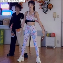 ほしのあき48歳、トレーニングウェア姿で美スタイル全開！　夫は13歳年下＆1児の母