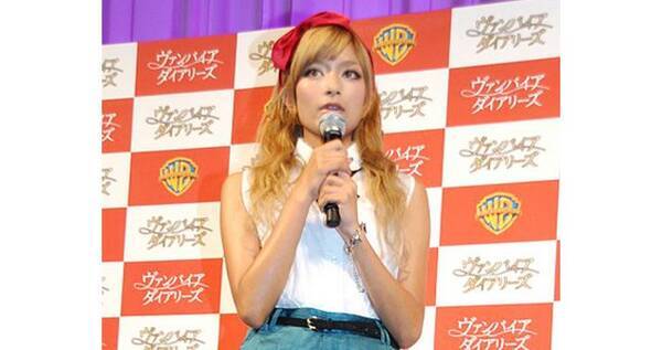 タメ口 舌出しで人気者ローラ 最も近い芸風はあの人 12年9月10日 エキサイトニュース