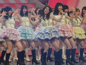 AKB48　“史上最速”早着替え＆二段階人文字見事に成功！＜紅白リハーサル＞