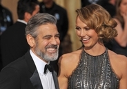 ジョージ・クルーニーの髭に恋人もメロメロ