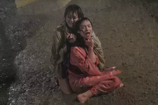 麻美ゆまと日南響子がセクシーすぎる泥レスに挑戦！『桜姫』で壮絶キャットファイト