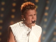 ジャスティン・ビーバー、全裸にギター抱えた写真が流出！ その姿は誰のため？