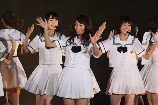 白石、生駒ら乃木坂46メンバーがランウェイに登場！＜GirlsAward 2013秋冬＞