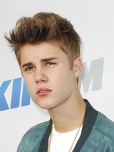 ジャスティン・ビーバー、ブラジルに戻ったら逮捕!? ホテルの壁に落書き