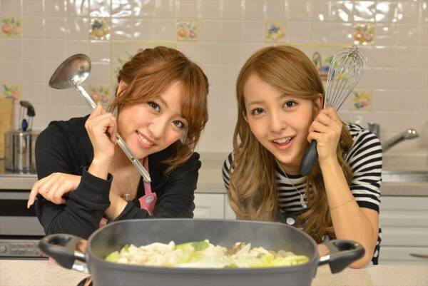 高橋みなみ 板野友美 久しぶりの再会 女子力アップの料理に挑戦 14年2月12日 エキサイトニュース