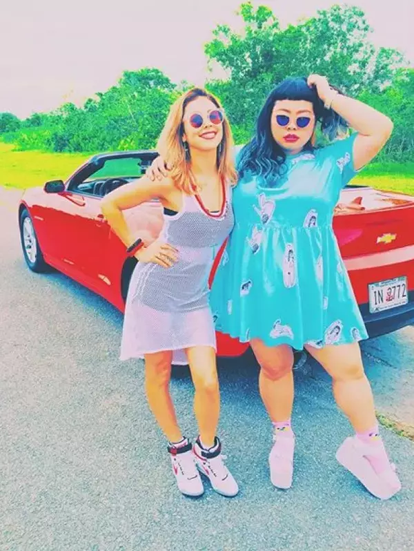 渡辺直美、BENIの新曲MVで“女子二人旅”　仲良し2ショット公開