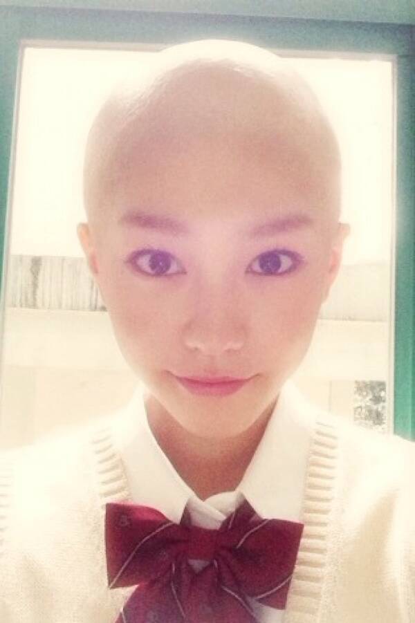 桐谷美玲 可愛すぎるスキンヘッドに衝撃 山崎賢人 坂口健太郎と仲良しショット公開 15年9月29日 エキサイトニュース