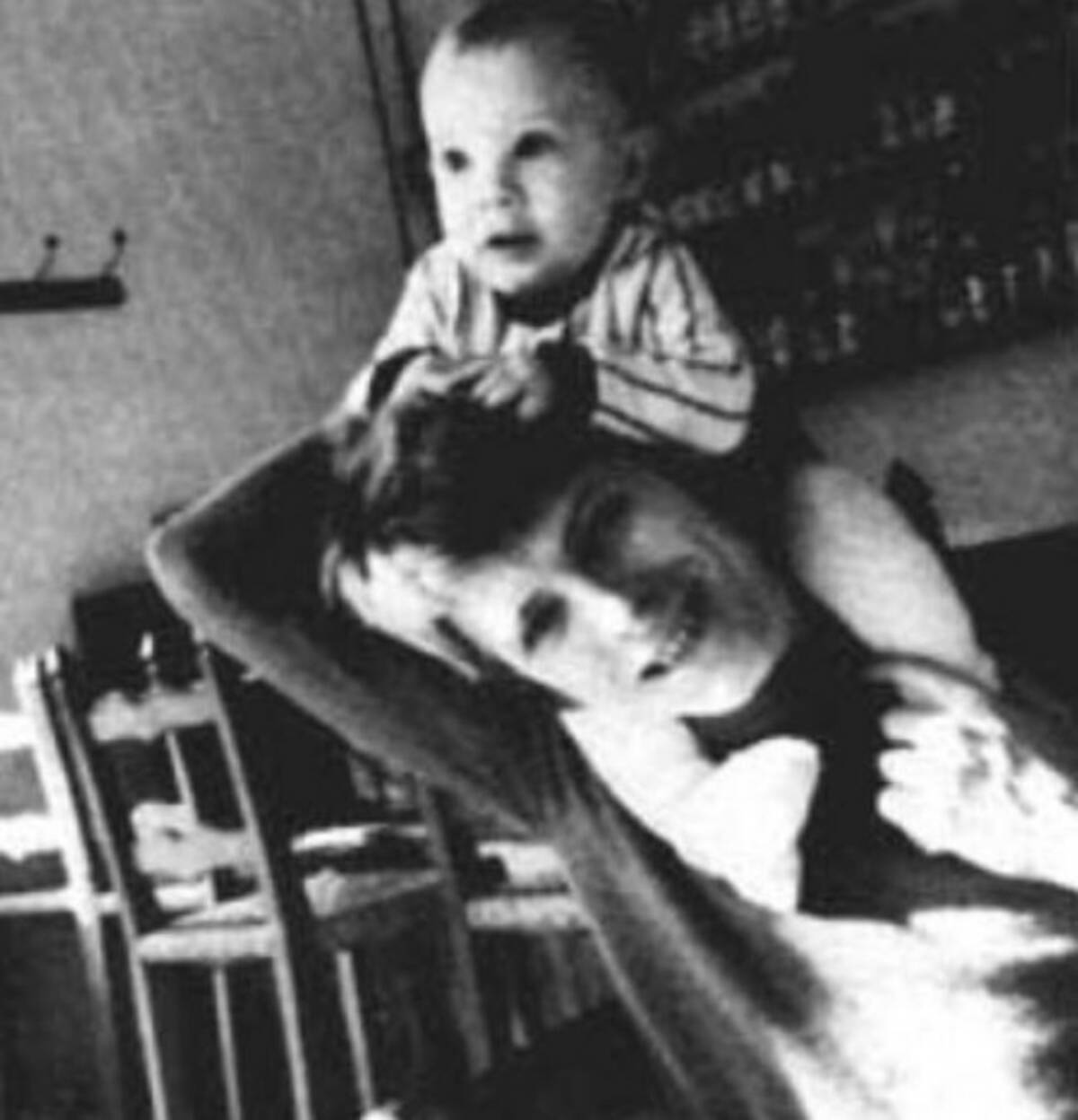 父デヴィッド ボウイとの思い出 D ジョーンズ監督 幼少期の写真公開 16年1月12日 エキサイトニュース 父デヴィッド ボウイとの思い出 D ジョーンズ監督 幼少期の写真公開 16年1月12日 エキサイトニュース