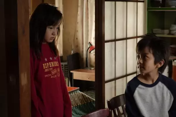 『僕だけがいない街』鈴木梨央が“雛月”にしか見えない!? 本編映像解禁