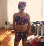 「『スパイダーマン』俳優ジェームズ・フランコ、女装に目覚めた？ 花柄ビキニにご満悦」の画像1