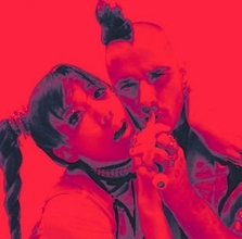 仲里依紗、DNCE新曲MV出演！ 密着ショット公開にファンから反響