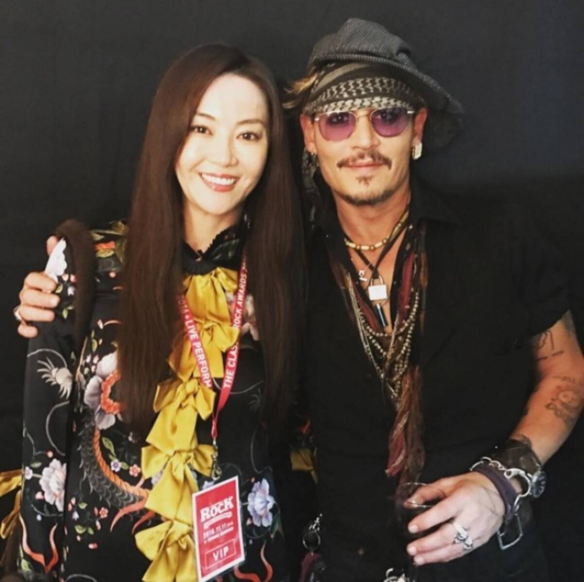 観月ありさ ジョニー デップとにっこり 豪華ツーショットに驚きの声 16年11月14日 エキサイトニュース