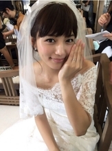 川口春奈「結婚しました」　ウェディングドレス姿にファン驚き