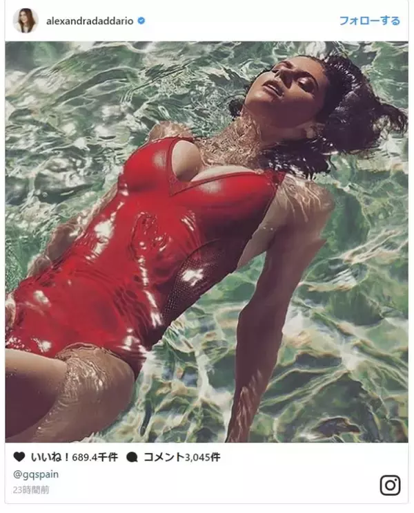 アレクサンドラ・ダダリオ、水面に揺れるパーフェクトボディ！「美しい」と大反響