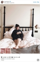小嶋陽菜、ベッドの上で美しすぎる生足披露に「セクシー！」の声