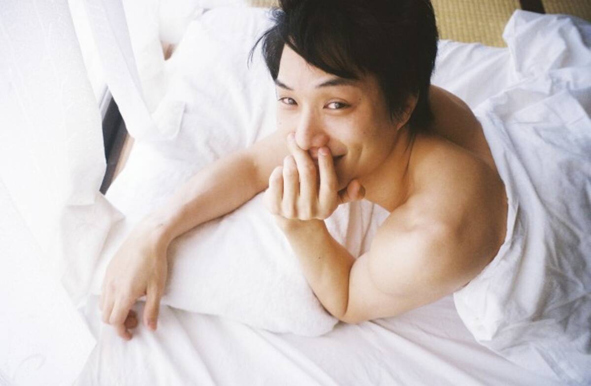鈴木伸之 どこにも見せてない 表情満載の初写真集発売 セクシーな肉体美も披露 18年1月28日 エキサイトニュース