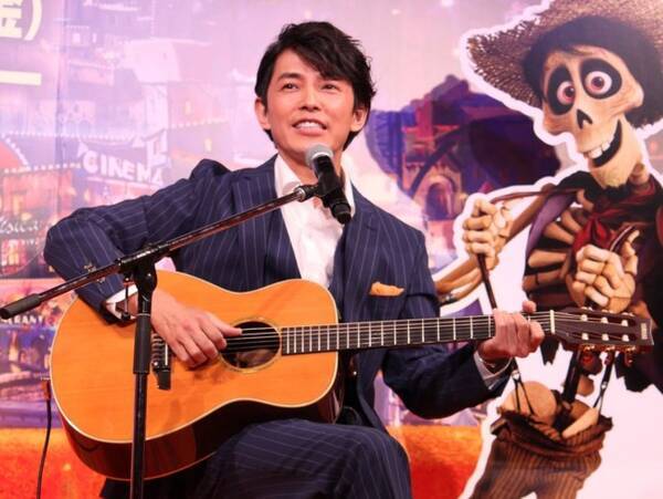 藤木直人 リメンバー ミー 生演奏で指プルプル 主人公の子役と初パフォーマンス 18年2月21日 エキサイトニュース