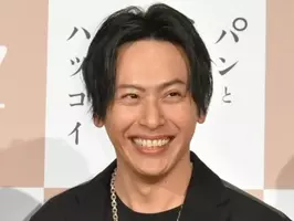 山下健二郎 Zip 共演者と 令和ポーズ 公開に反響 二度見した 19年5月15日 エキサイトニュース