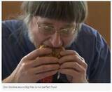 「食べ続けて46年！ 64歳の“ビックマック”ファンが3万個目を食す」の画像1
