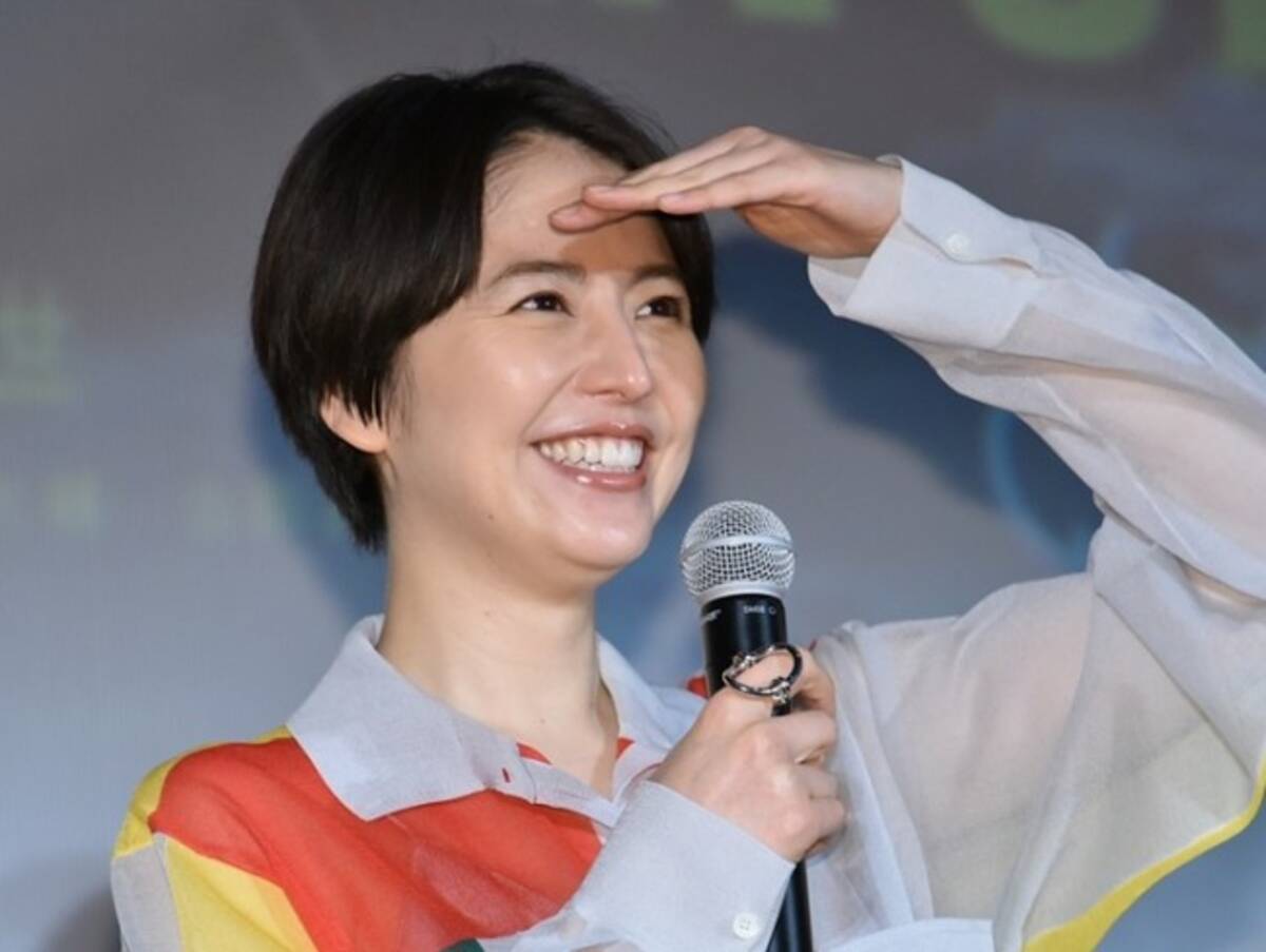 長澤まさみ オンザ眉毛 ぱっつん前髪の昭和ヘアが まるで朝ドラ 18年5月21日 エキサイトニュース