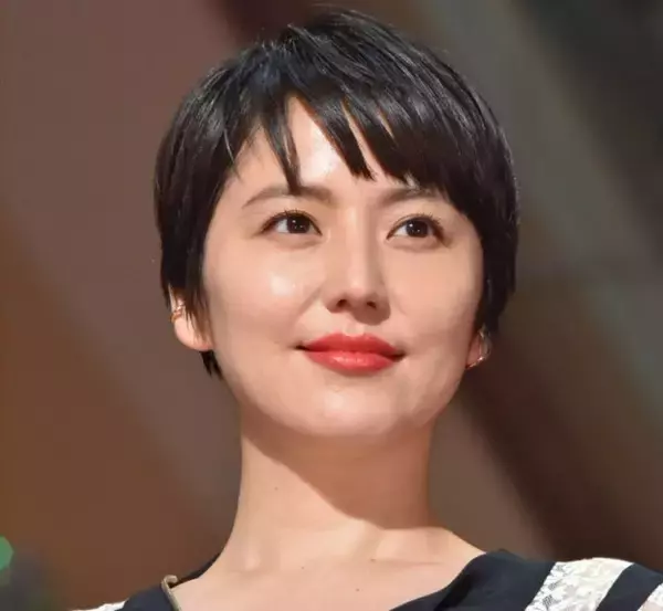 長澤まさみの“もんぺ＆長靴”農作業姿に 「美人」とファン歓喜