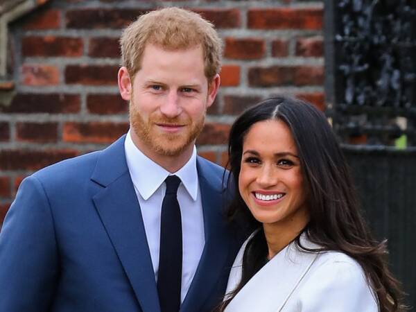 ヘンリー王子 メーガン妃の髪をこっそり触った男の子にお茶目な反応 18年7月12日 エキサイトニュース