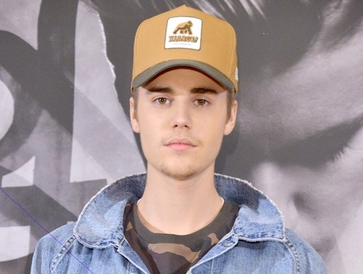 ジャスティン ビーバー 父の婚約を祝福するも浮かぬ表情 16年5月2日 エキサイトニュース